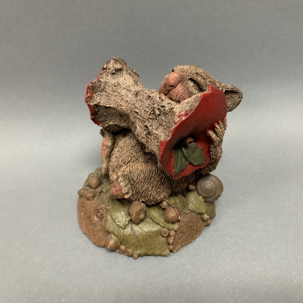 MacIntoch 58‎ 9036 Wolfe 1992 Beaver Figure with Apple 3 1/4" High